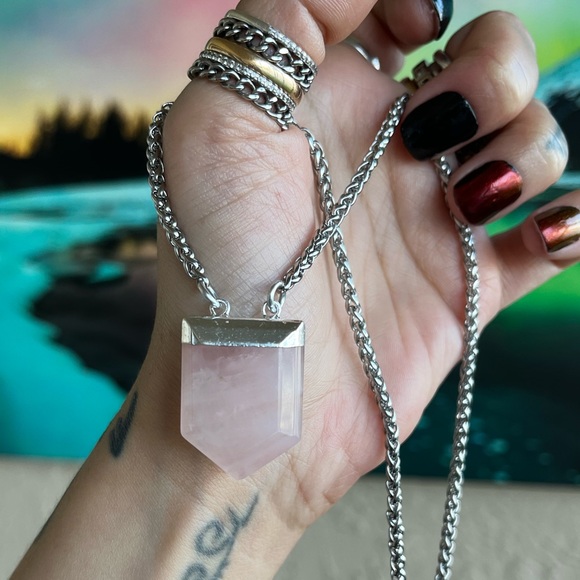 Rose quartz crystal gemstone on stainless steel adjustable choker necklace - Picture 5 of 9